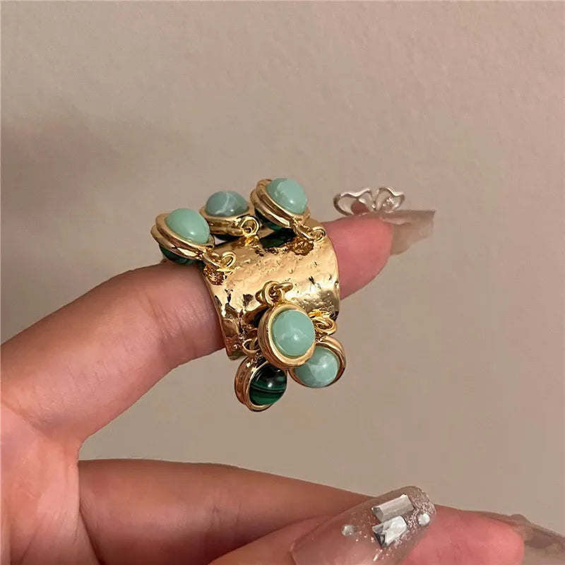 Sara Retro-Inspired High-Quality Natural Stone Fringe Ring