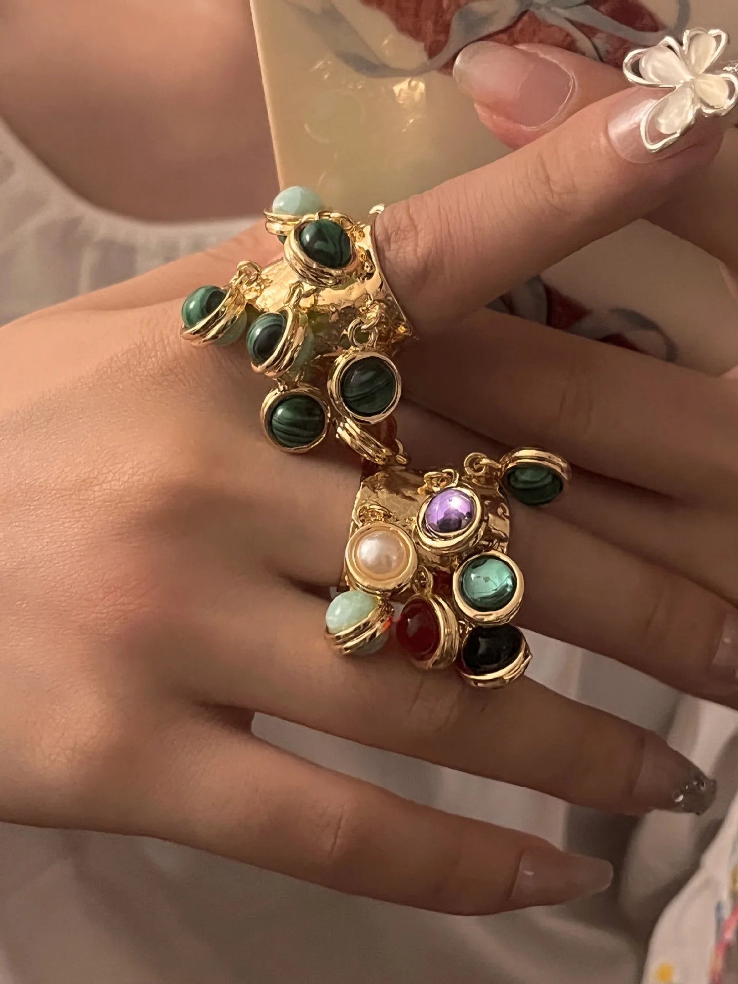 Sara Retro-Inspired High-Quality Natural Stone Fringe Ring