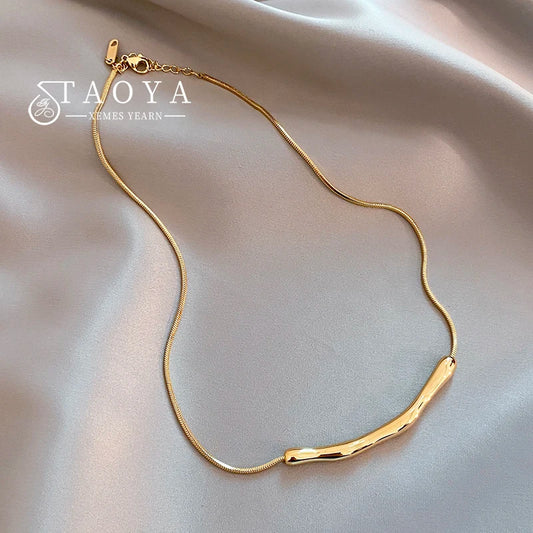 Elegant Gold-Colored Stainless Steel Collarbone Necklace for Women – Classic Short Pendant Jewelry